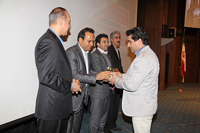 تصاویری از تقدیر در کنفرانس ها و جشنواره ها